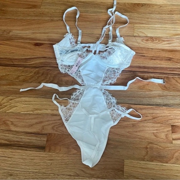 Victoria Secret - Picture 4 of 6